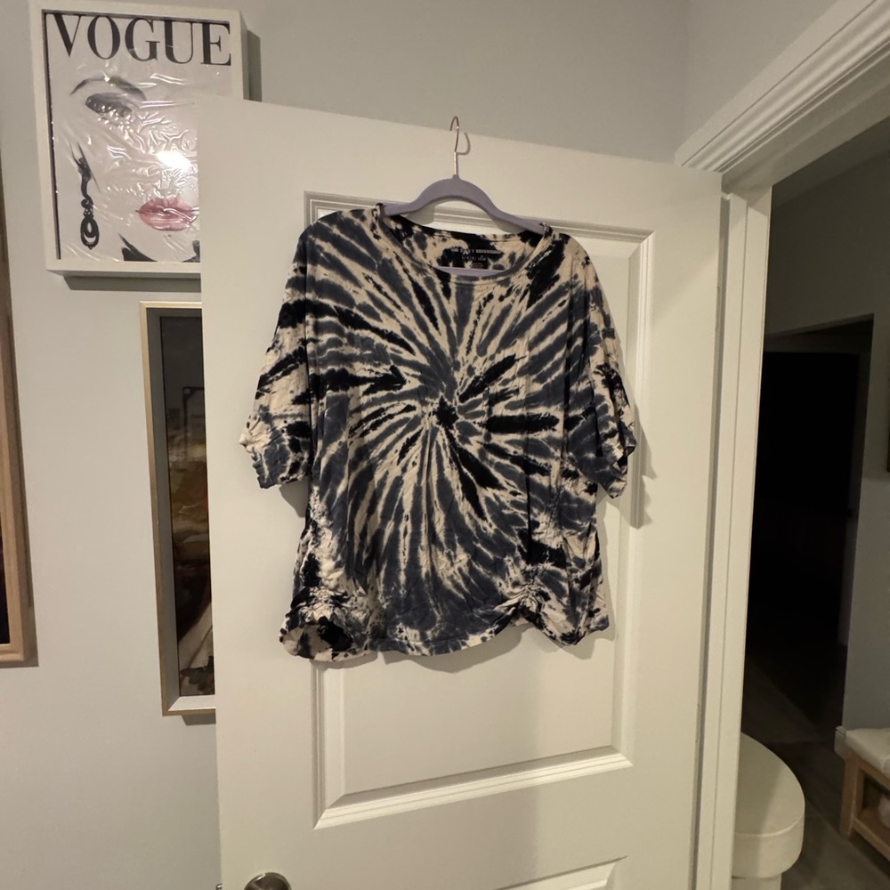 DKNY Black and Cream Spiral Tee